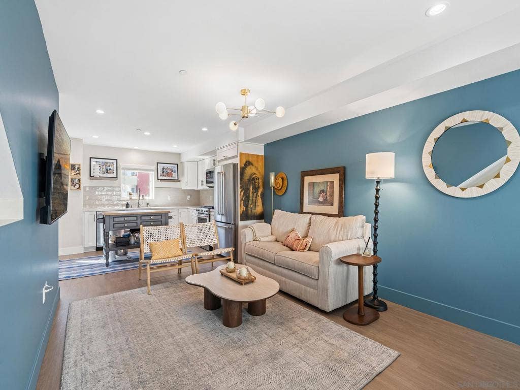 1952 Hornblend St, #6, San Diego, CA 92109