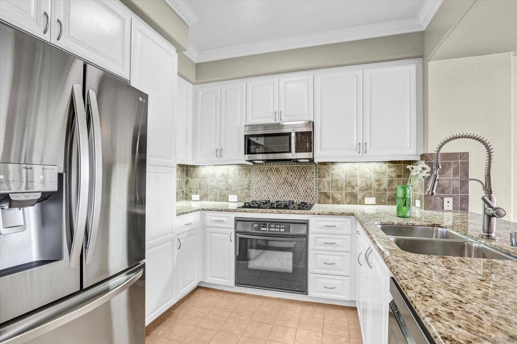 8233 Station Village Ln, #2414, San Diego, CA 92108 Kitchen