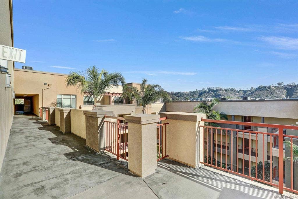 8233 Station Village Ln, #2414, San Diego, CA 92108 Entry