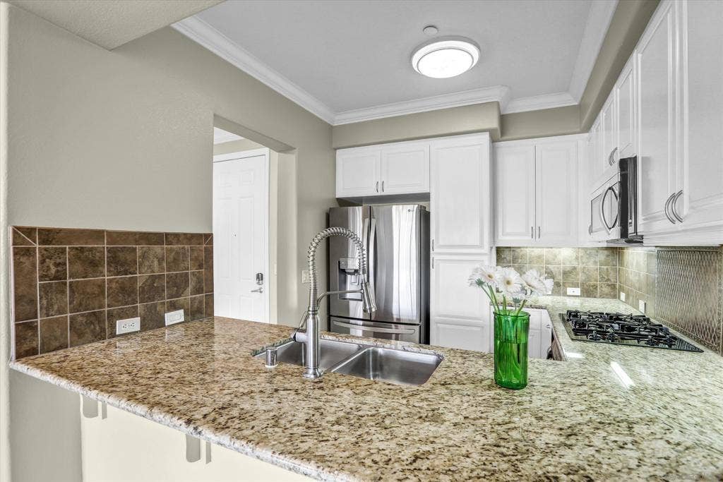 8233 Station Village Ln, #2414, San Diego, CA 92108 Kitchen