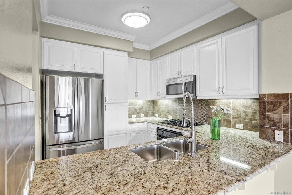 8233 Station Village Ln, #2414, San Diego, CA 92108 Kitchen