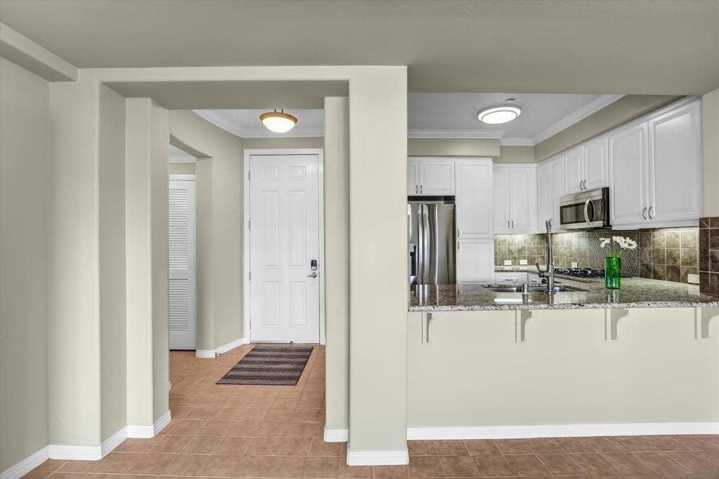 8233 Station Village Ln, #2414, San Diego, CA 92108 Kitchen