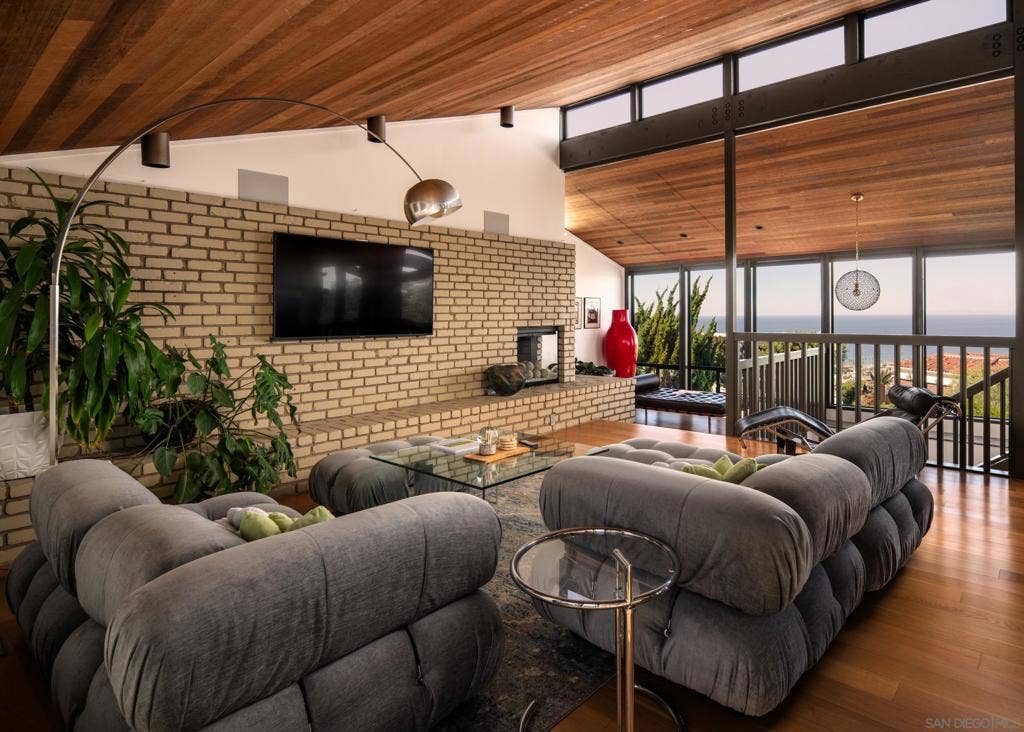 2551 Via Viesta, La Jolla, CA 92037 2551 Via Viesta, La Jolla, CA 92037
