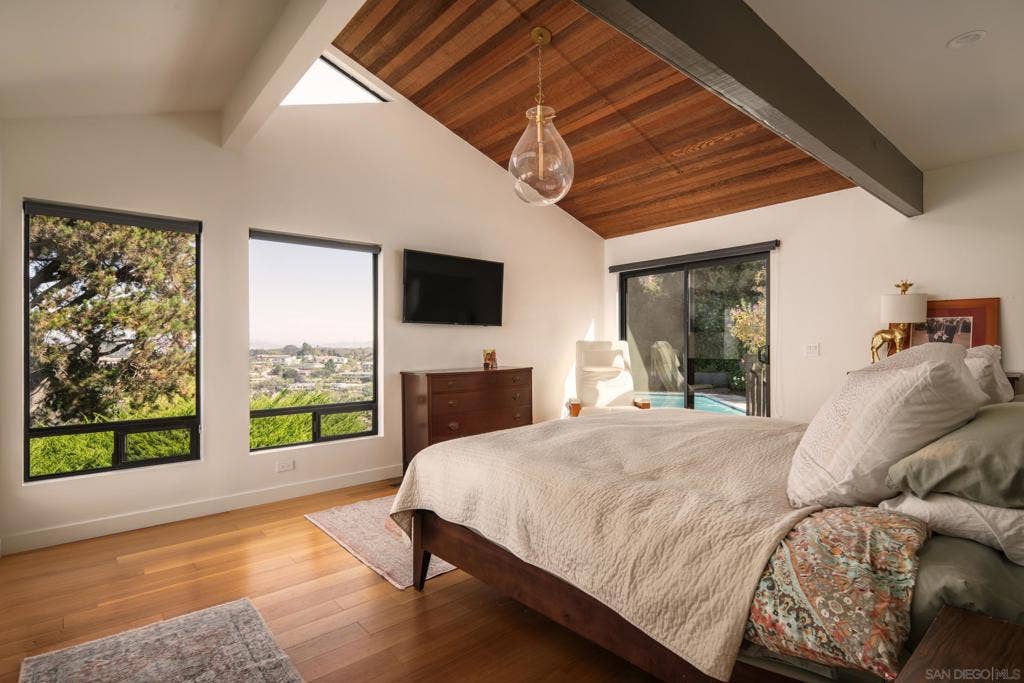 2551 Via Viesta, La Jolla, CA 92037 2551 Via Viesta, La Jolla, CA 92037