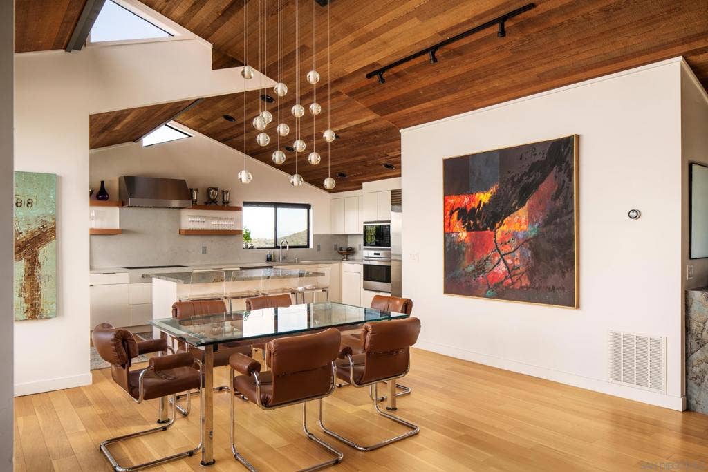 2551 Via Viesta, La Jolla, CA 92037 2551 Via Viesta, La Jolla, CA 92037