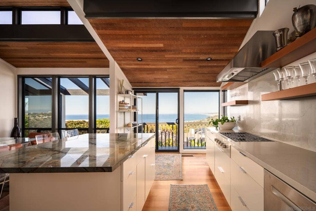 2551 Via Viesta, La Jolla, CA 92037 2551 Via Viesta, La Jolla, CA 92037