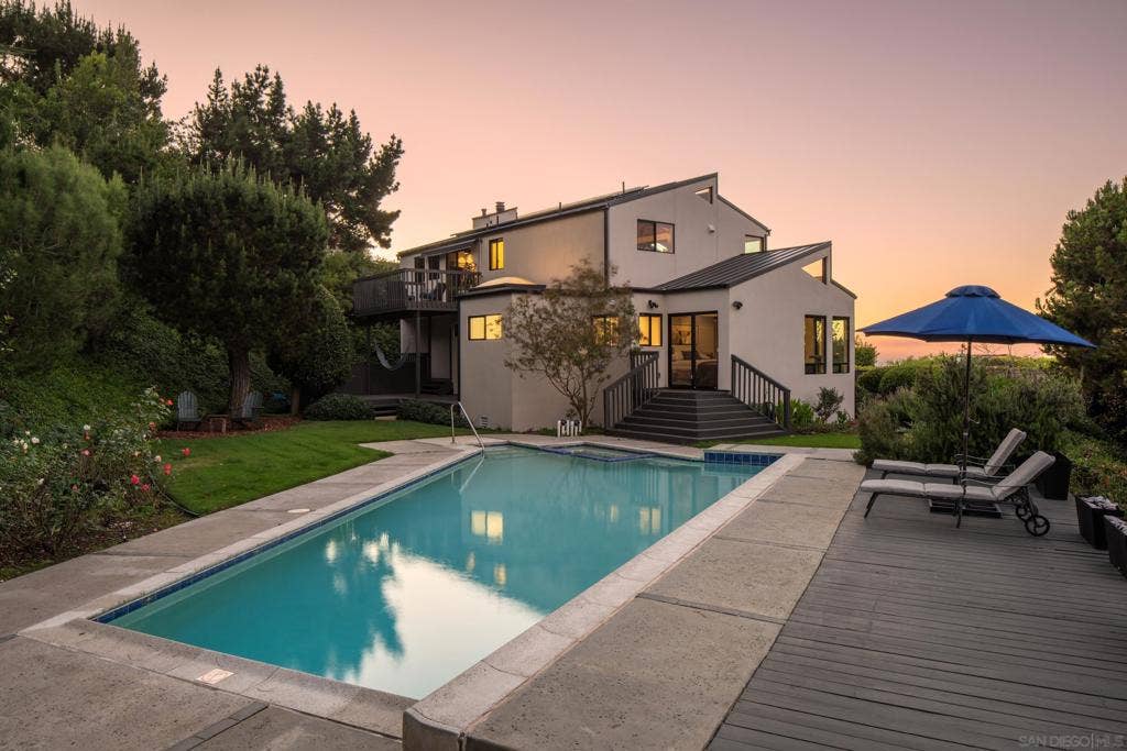 2551 Via Viesta, La Jolla, CA 92037 2551 Via Viesta, La Jolla, CA 92037