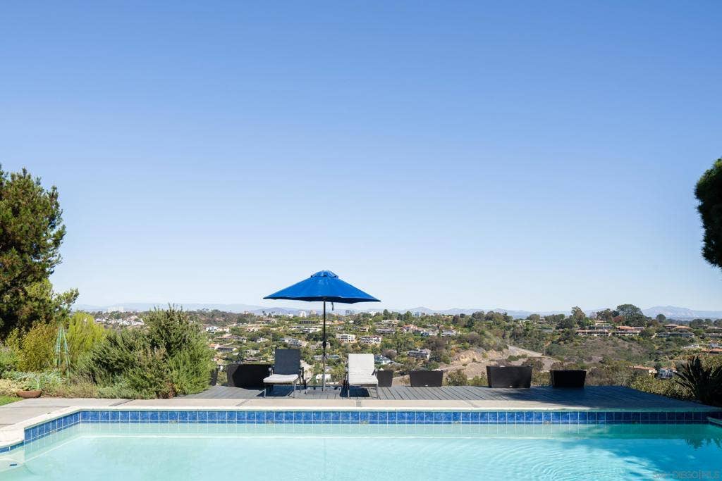 2551 Via Viesta, La Jolla, CA 92037 2551 Via Viesta, La Jolla, CA 92037