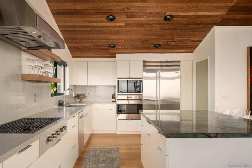 2551 Via Viesta, La Jolla, CA 92037 2551 Via Viesta, La Jolla, CA 92037