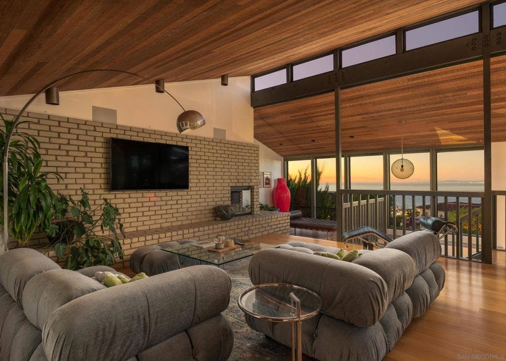 2551 Via Viesta, La Jolla, CA 92037 2551 Via Viesta, La Jolla, CA 92037