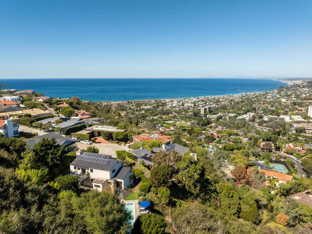 2551 Via Viesta, La Jolla, CA 92037 2551 Via Viesta, La Jolla, CA 92037
