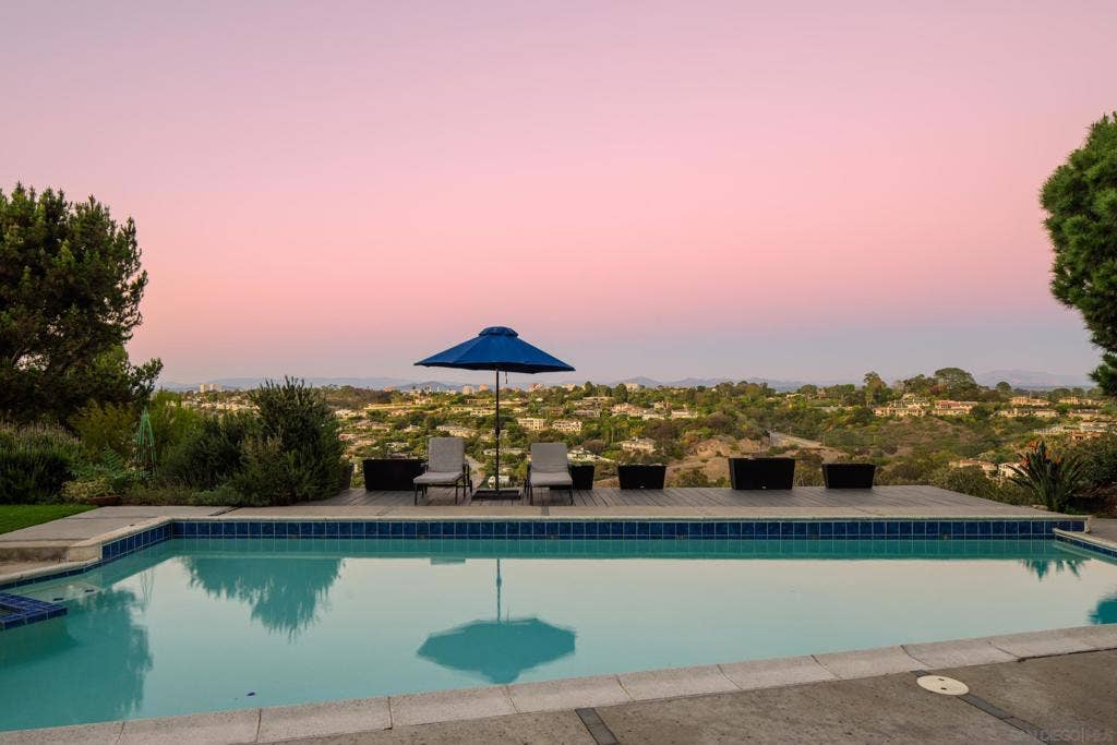 2551 Via Viesta, La Jolla, CA 92037 2551 Via Viesta, La Jolla, CA 92037