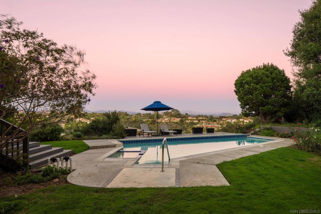 2551 Via Viesta, La Jolla, CA 92037 2551 Via Viesta, La Jolla, CA 92037