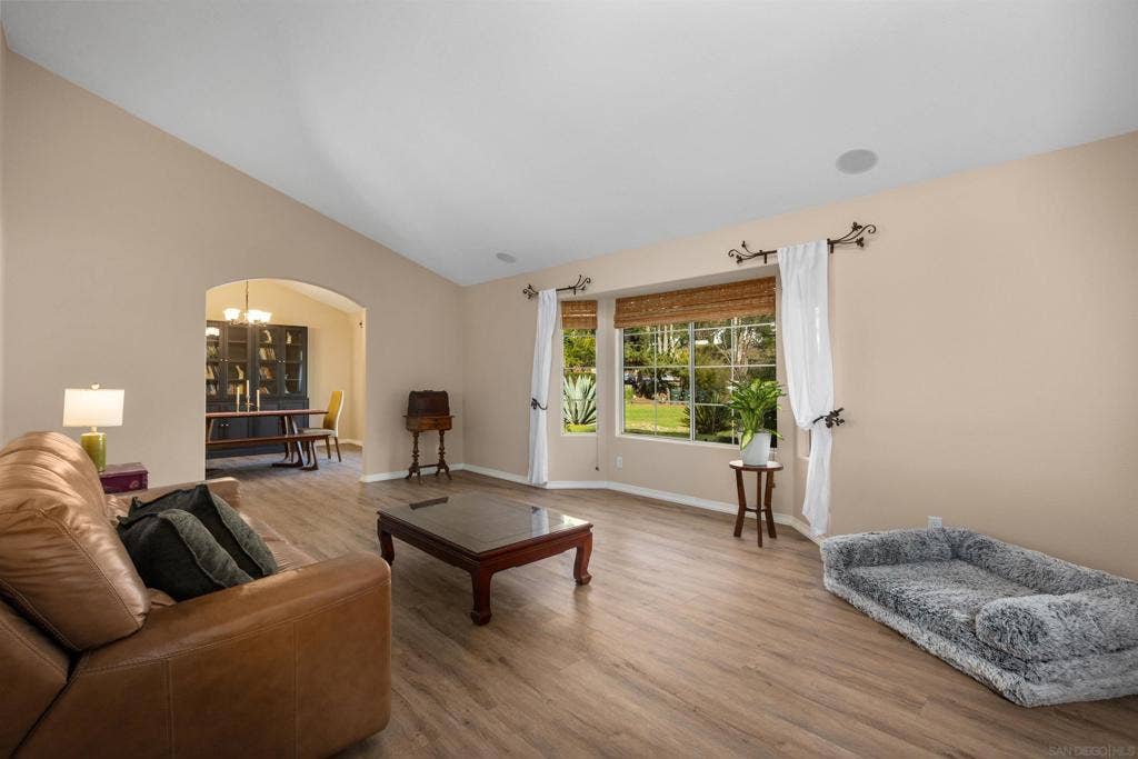 25790 Forest Dr, Escondido, CA 92026