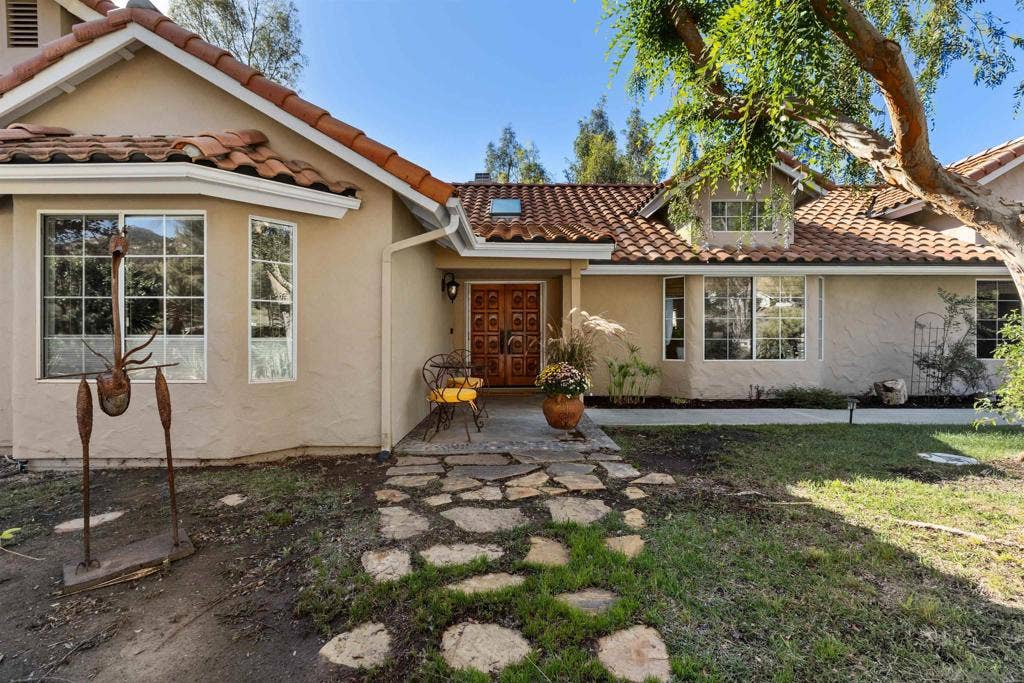 25790 Forest Dr, Escondido, CA 92026