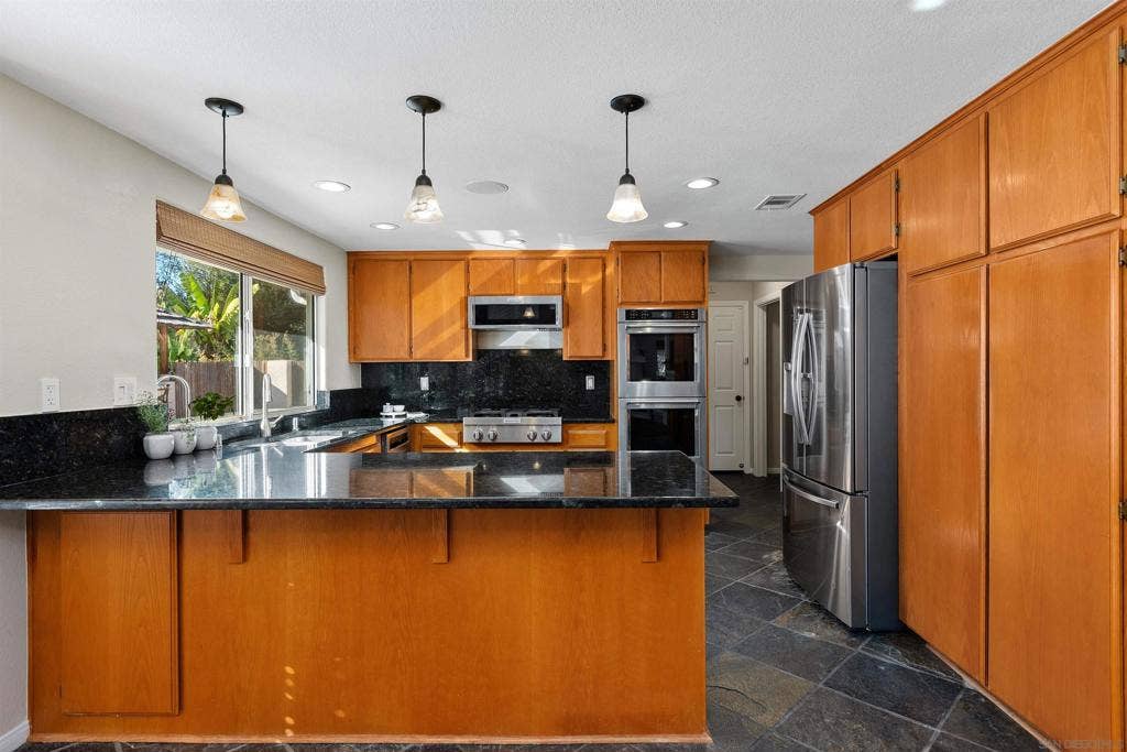 25790 Forest Dr, Escondido, CA 92026