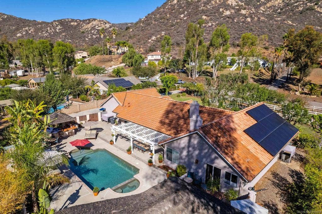 25790 Forest Dr, Escondido, CA 92026