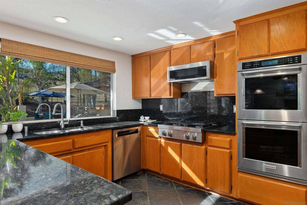 25790 Forest Dr, Escondido, CA 92026