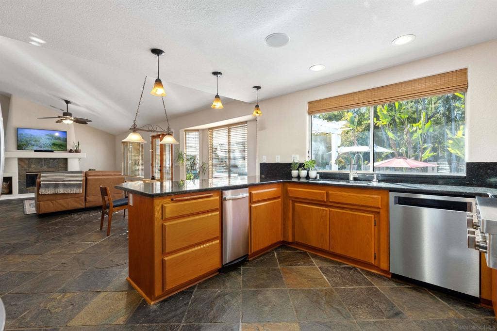25790 Forest Dr, Escondido, CA 92026