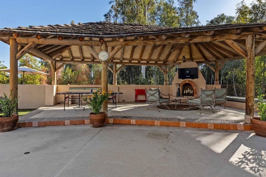 25790 Forest Dr, Escondido, CA 92026