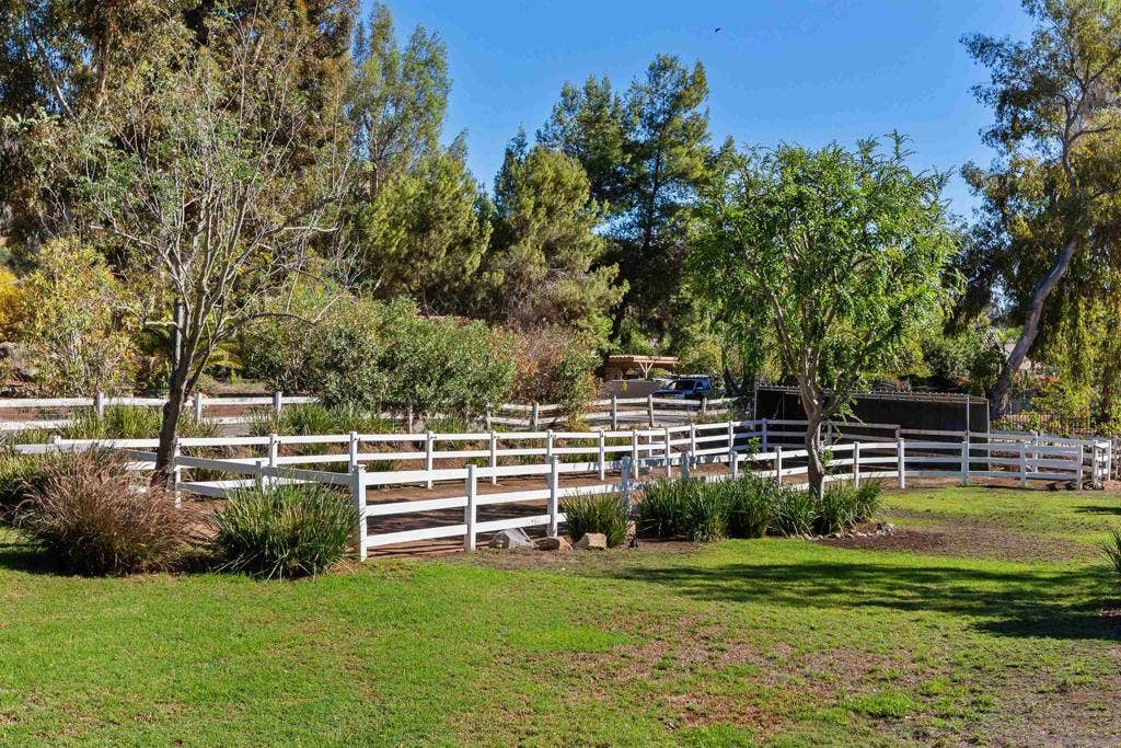 25790 Forest Dr, Escondido, CA 92026