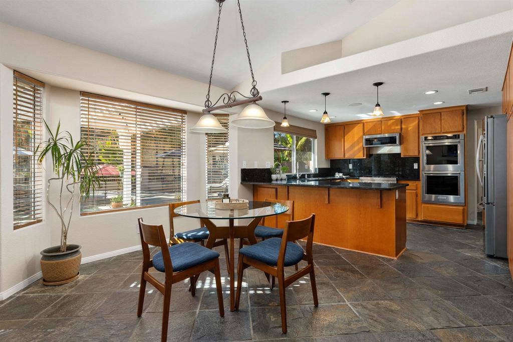 25790 Forest Dr, Escondido, CA 92026