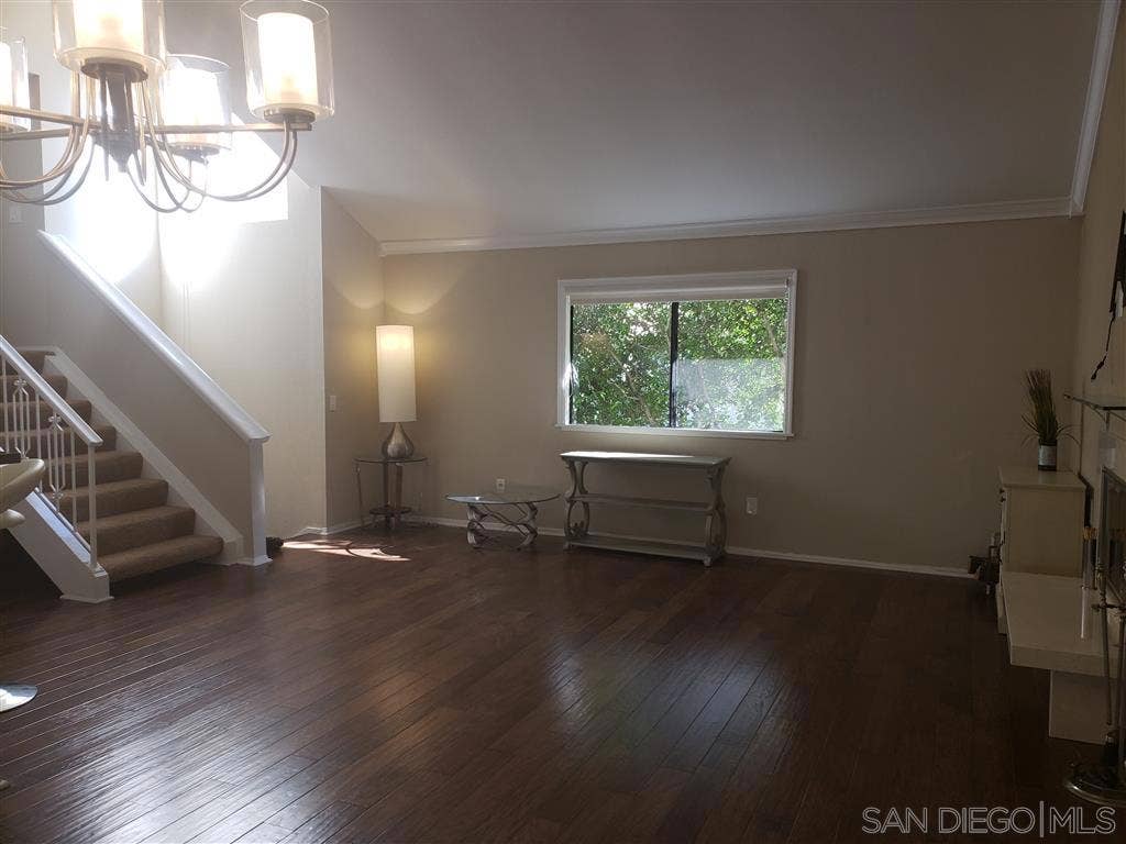 4360 Caminito Pintoresco, San Diego, CA 92108 Just a few steps up to 3 bedrooms and 2 full baths!