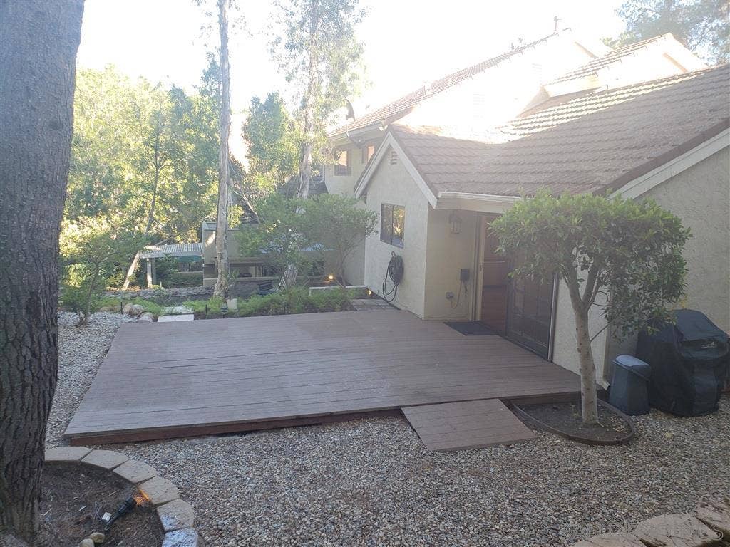4360 Caminito Pintoresco, San Diego, CA 92108 Plenty of trees and greenery makes this a quiet and peaceful back patio.