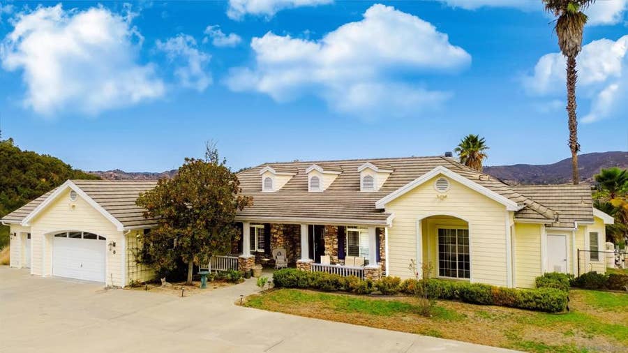 Property photo for 991 River Oaks, Fallbrook, CA