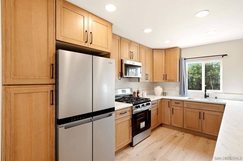 134 F St, Chula Vista, CA 91910 Kitchen