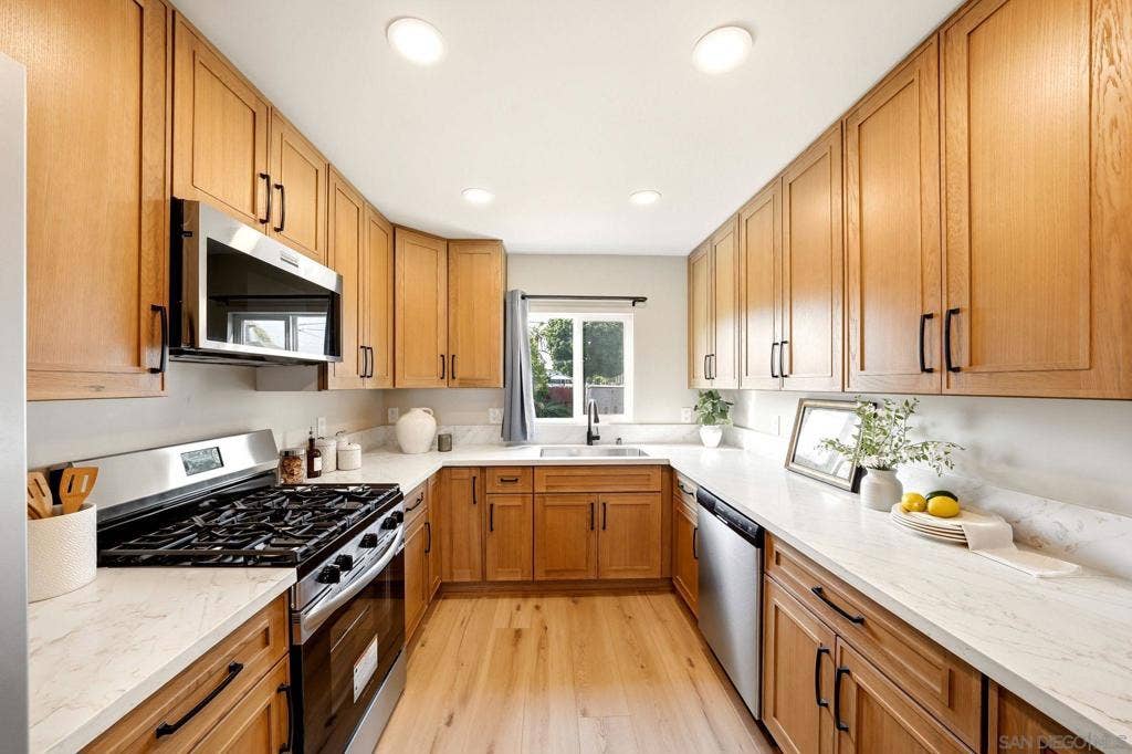 134 F St, Chula Vista, CA 91910 Kitchen