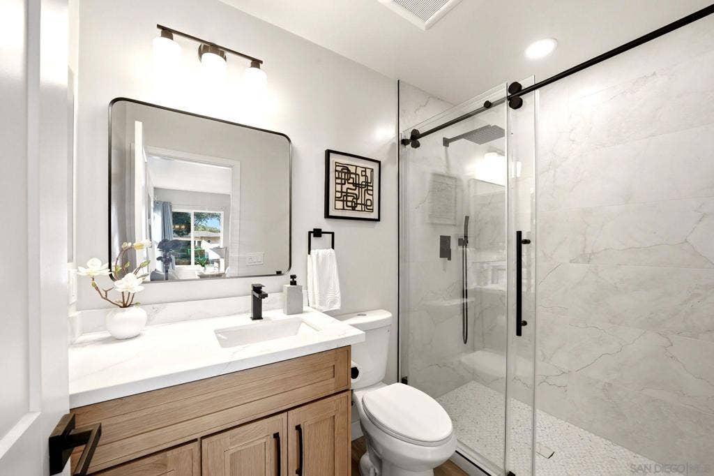 134 F St, Chula Vista, CA 91910 Bathroom