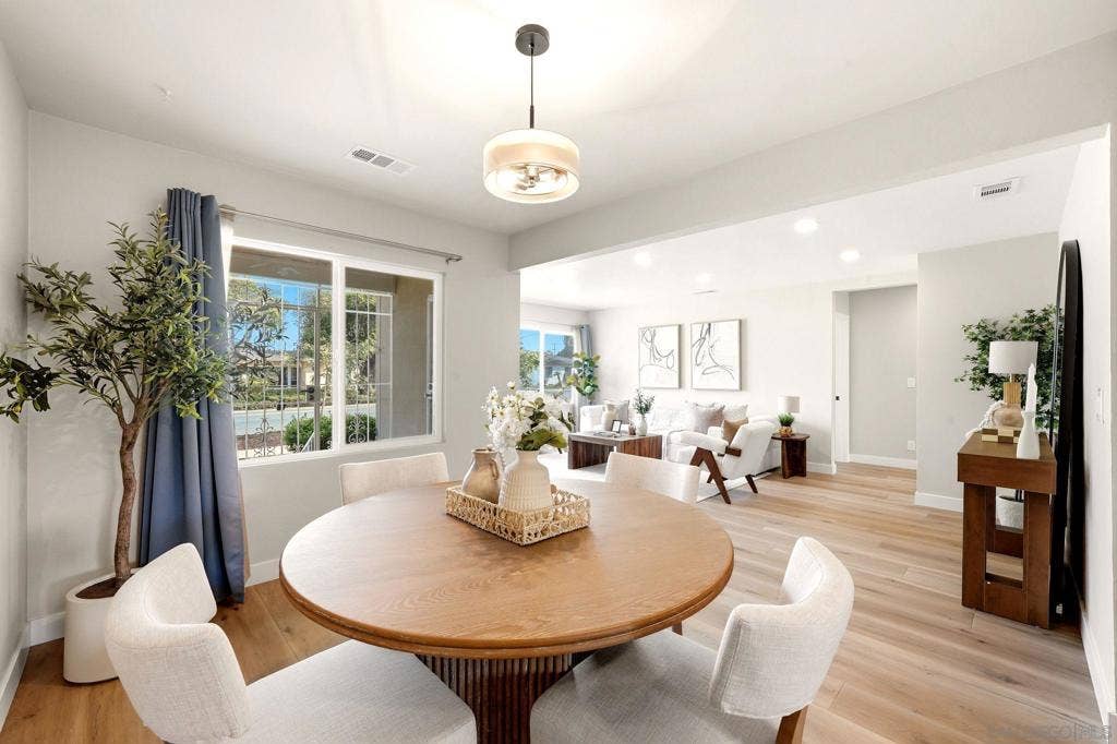 134 F St, Chula Vista, CA 91910 Dining Area