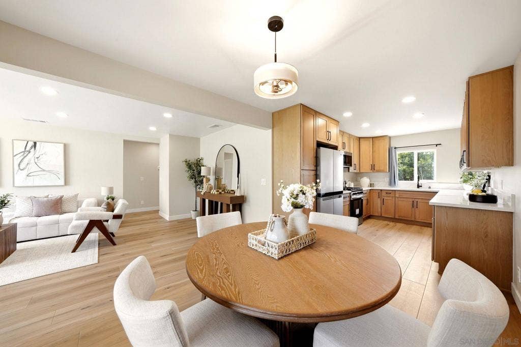 134 F St, Chula Vista, CA 91910 Dining Area