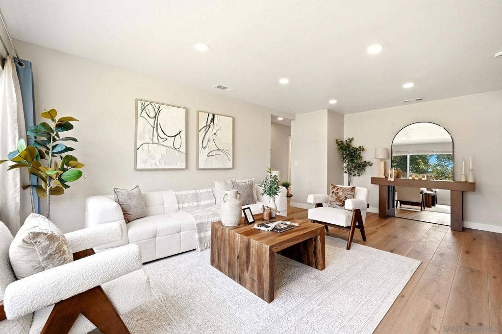 134 F St, Chula Vista, CA 91910 Living Room