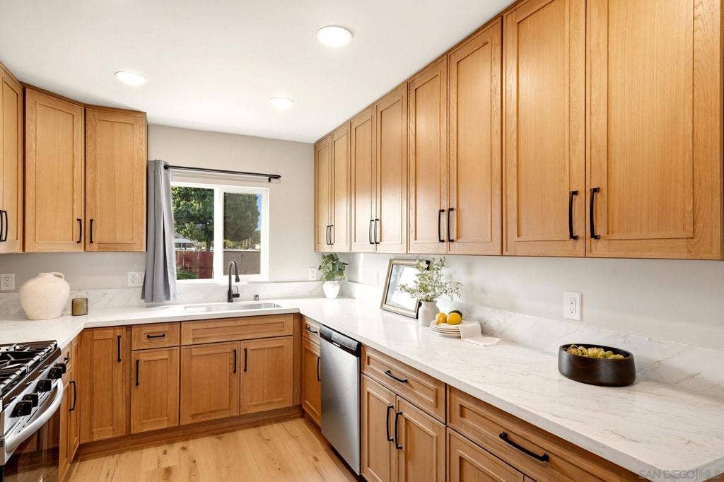 134 F St, Chula Vista, CA 91910 Kitchen