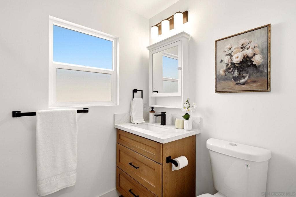 132 F St, Chula Vista, CA 91910 Bathroom