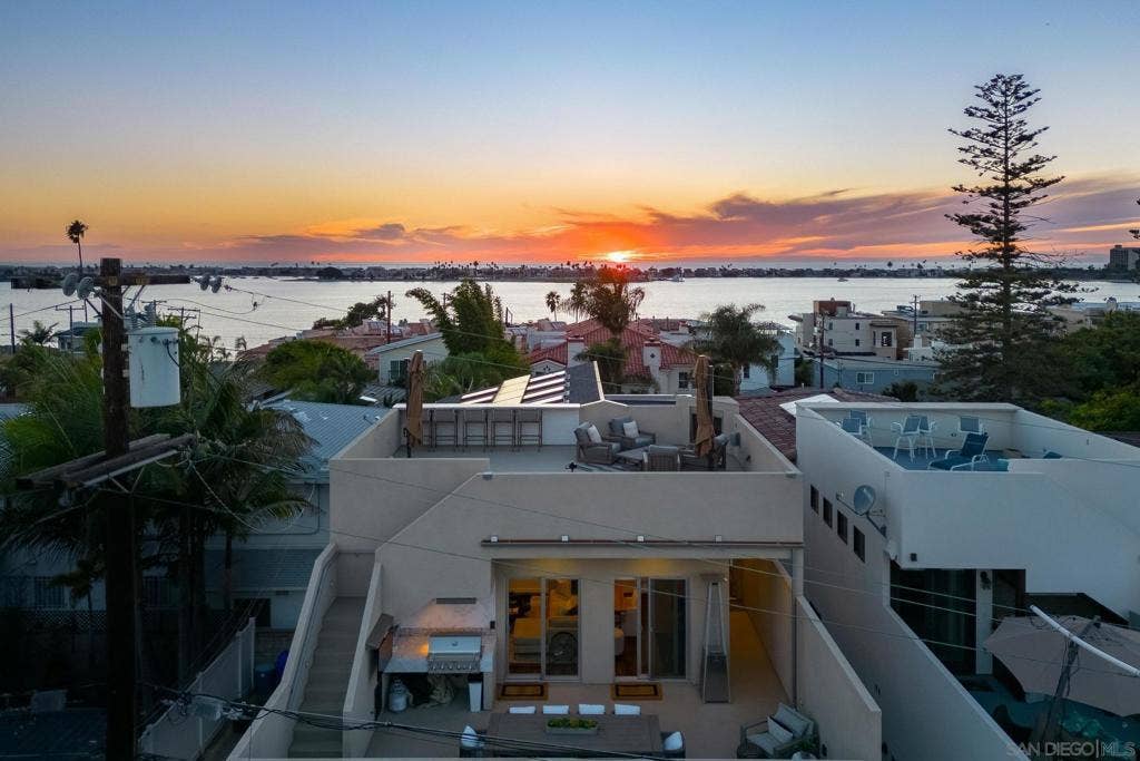 3705 Haines St, San Diego, CA 92109