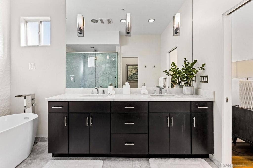 3705 Haines St, San Diego, CA 92109