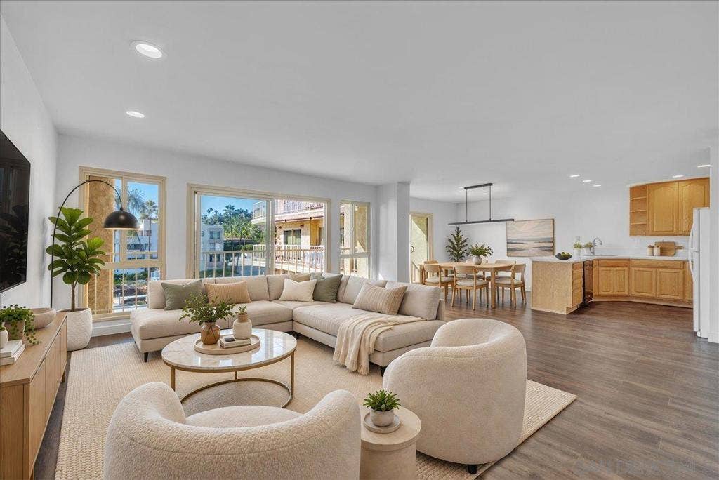 4747 Marina, #22, Carlsbad, CA 92008 Virtual Staged
