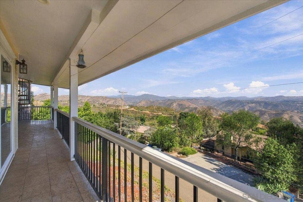 205 Highline Trail, El Cajon, CA 92021 205 Highline Trail, El Cajon, CA 92021