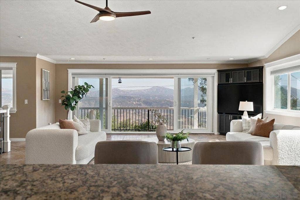205 Highline Trail, El Cajon, CA 92021 205 Highline Trail, El Cajon, CA 92021