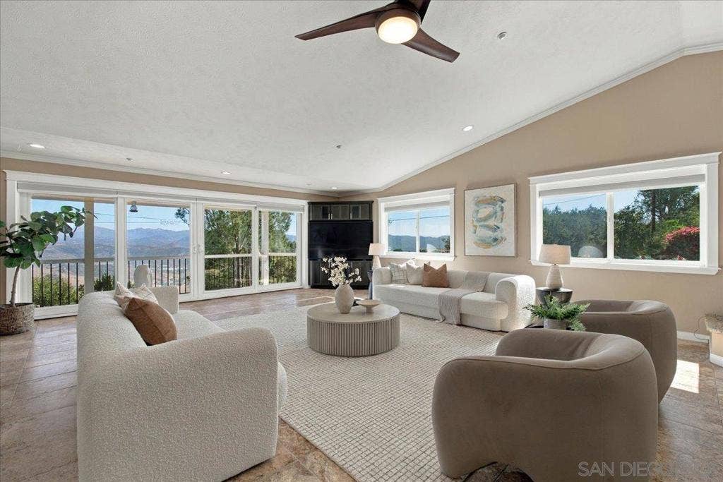 205 Highline Trail, El Cajon, CA 92021 205 Highline Trail, El Cajon, CA 92021