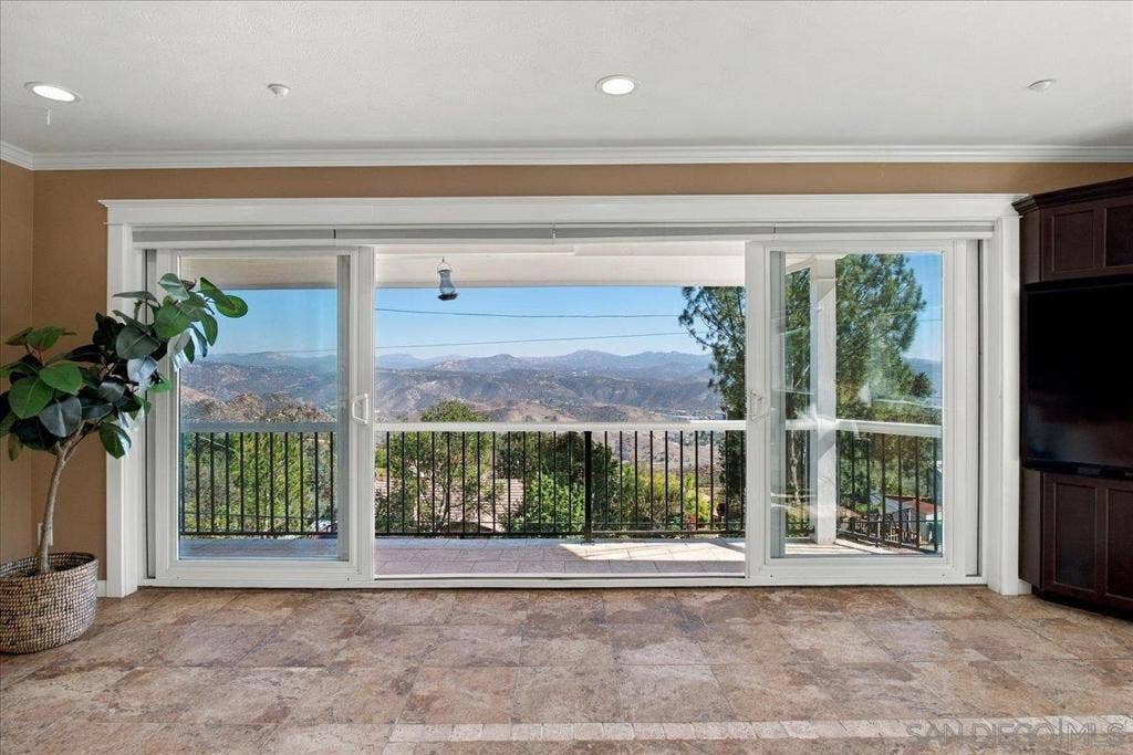 205 Highline Trail, El Cajon, CA 92021 205 Highline Trail, El Cajon, CA 92021