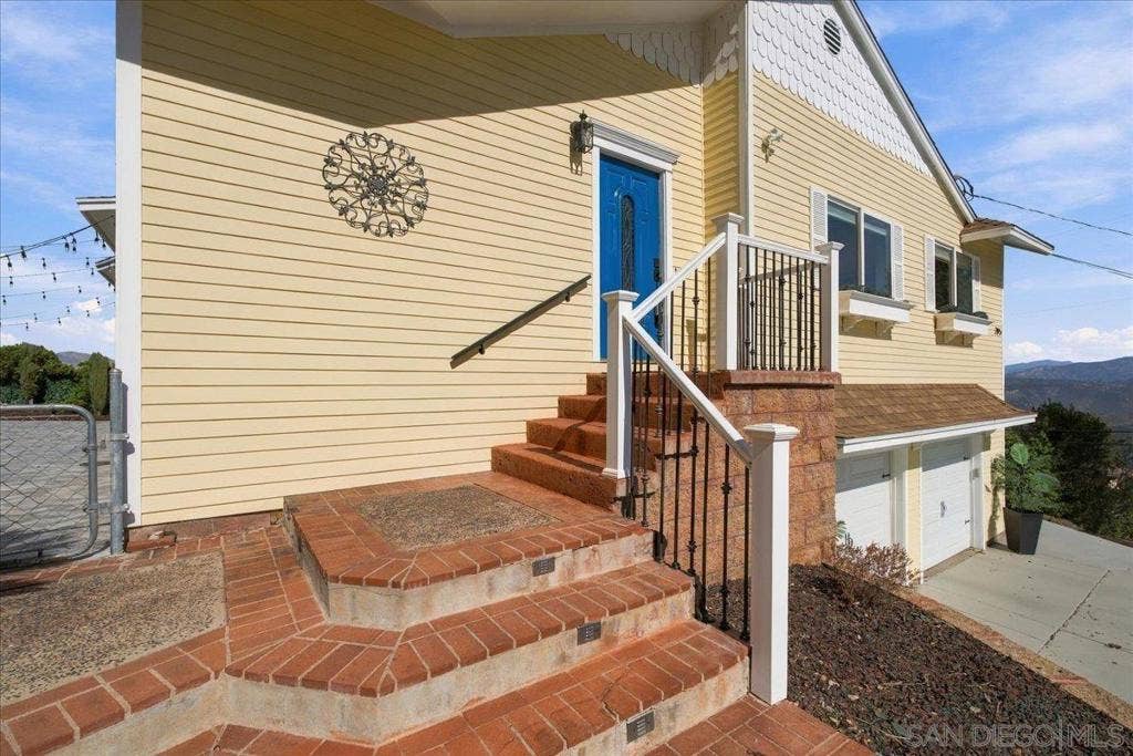 205 Highline Trail, El Cajon, CA 92021 205 Highline Trail, El Cajon, CA 92021