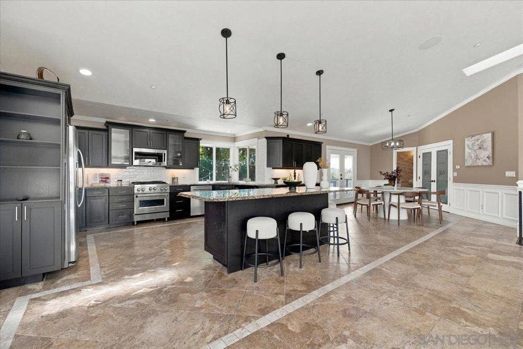205 Highline Trail, El Cajon, CA 92021 205 Highline Trail, El Cajon, CA 92021
