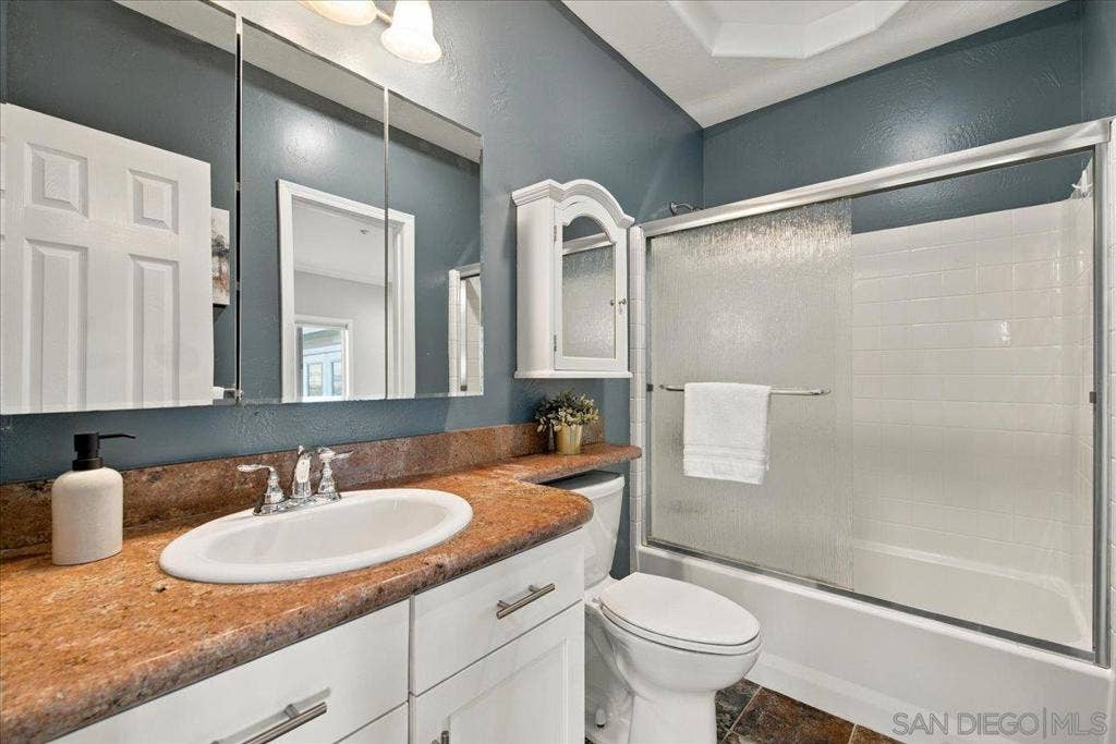 205 Highline Trail, El Cajon, CA 92021 205 Highline Trail, El Cajon, CA 92021