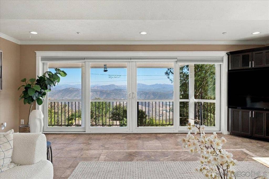 205 Highline Trail, El Cajon, CA 92021 205 Highline Trail, El Cajon, CA 92021