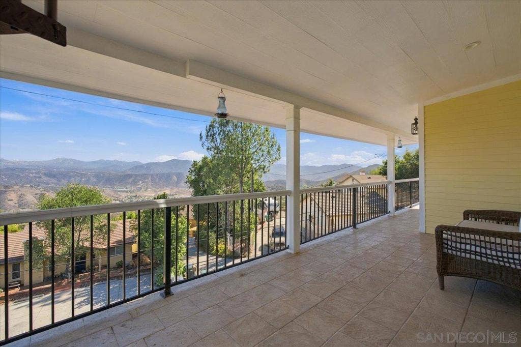 205 Highline Trail, El Cajon, CA 92021 205 Highline Trail, El Cajon, CA 92021