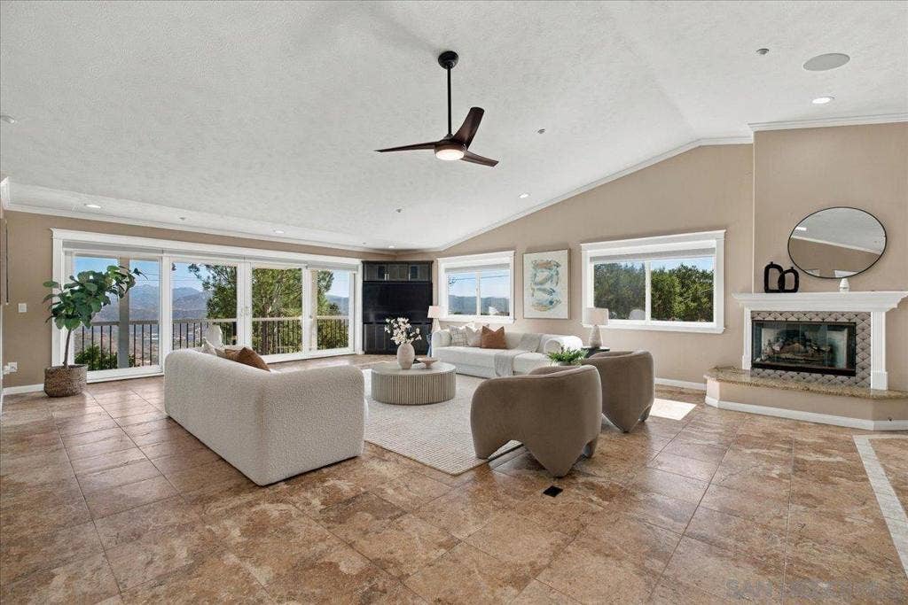 205 Highline Trail, El Cajon, CA 92021 205 Highline Trail, El Cajon, CA 92021